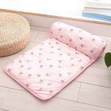 Tapis pour animaux de compagnie en coton doux de soie de glace pour soulager la chaleur estivale. Facile à nettoyer et respirant.