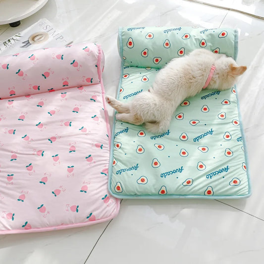 Tapis pour animaux de compagnie en coton doux de soie de glace pour soulager la chaleur estivale. Facile à nettoyer et respirant.
