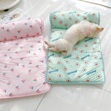 Tapis pour animaux de compagnie en coton doux de soie de glace pour soulager la chaleur estivale. Facile à nettoyer et respirant.